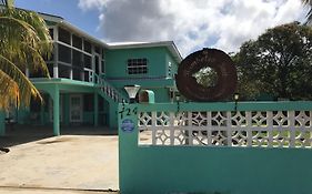 Bamboleo Inn Belize