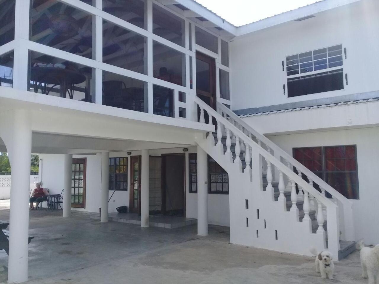 Bamboleo Inn Belize Ladyville Exterior foto